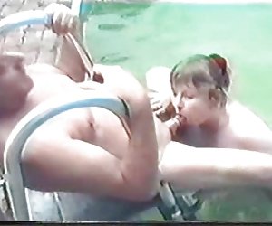 Érett pár szex a medence part 2 viselni házastársak szexuális punci belülről kifelé pornó