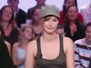 Nézze meg a videót a szex louise bourgoin cuki mell pornó képek, privát fürdő